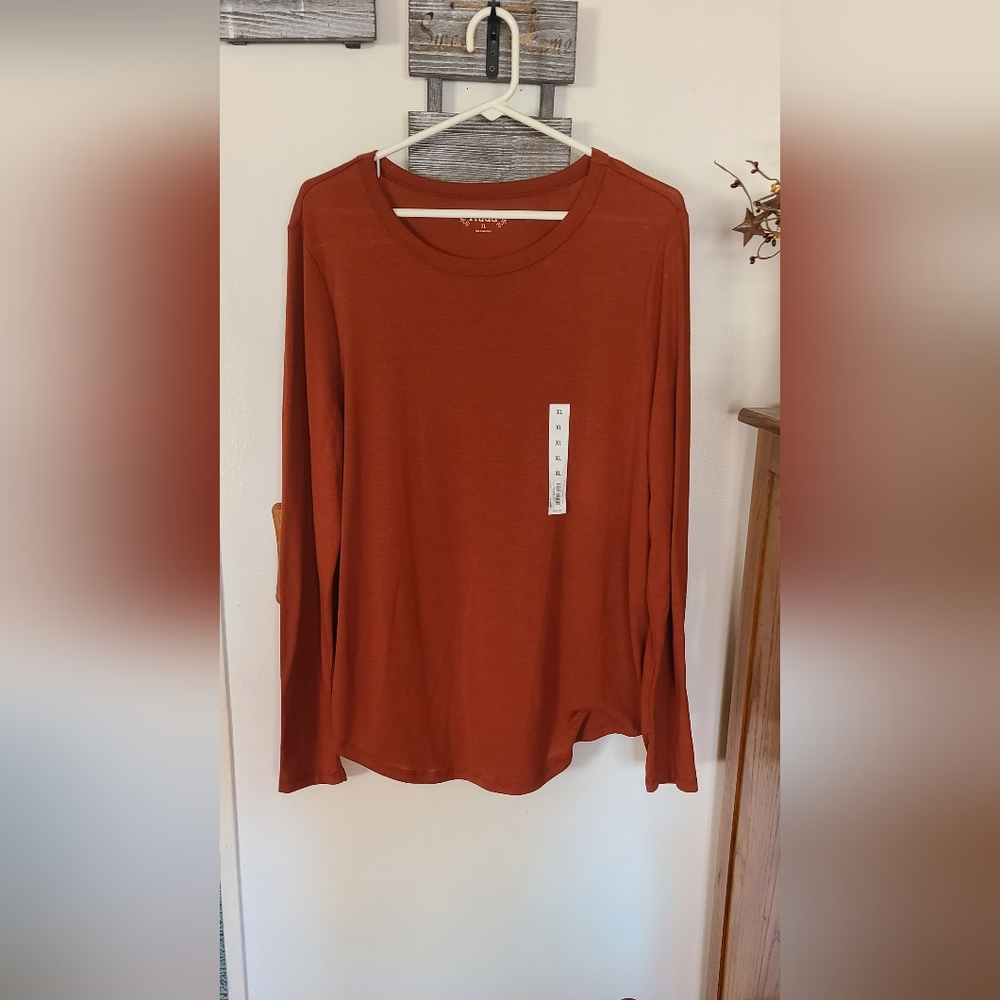 Long sleeve tee